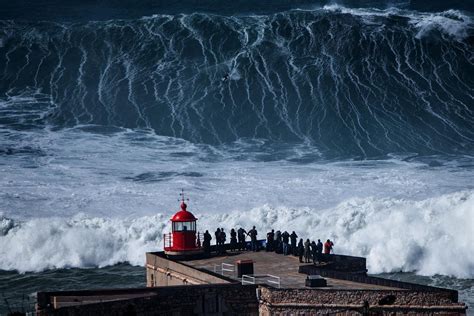 nazare surfing season.